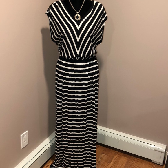 Dresses & Skirts - ⭐️ Maxi dress ⭐️